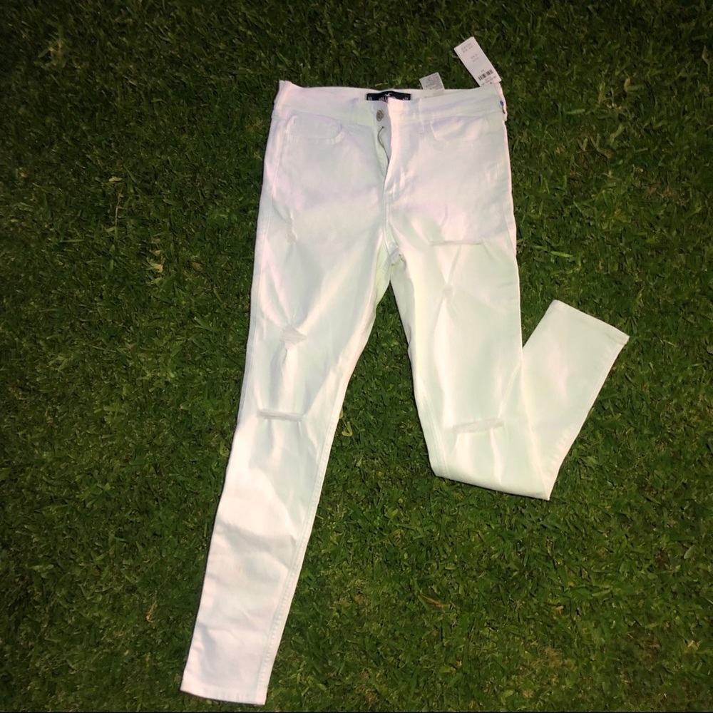 Hollister Jeans in White in Distressed style.